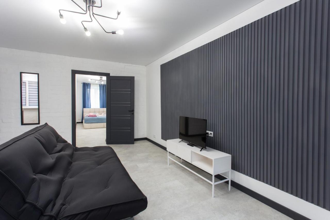 Apartment On 23 Serpnya คาร์คิฟ ภายนอก รูปภาพ