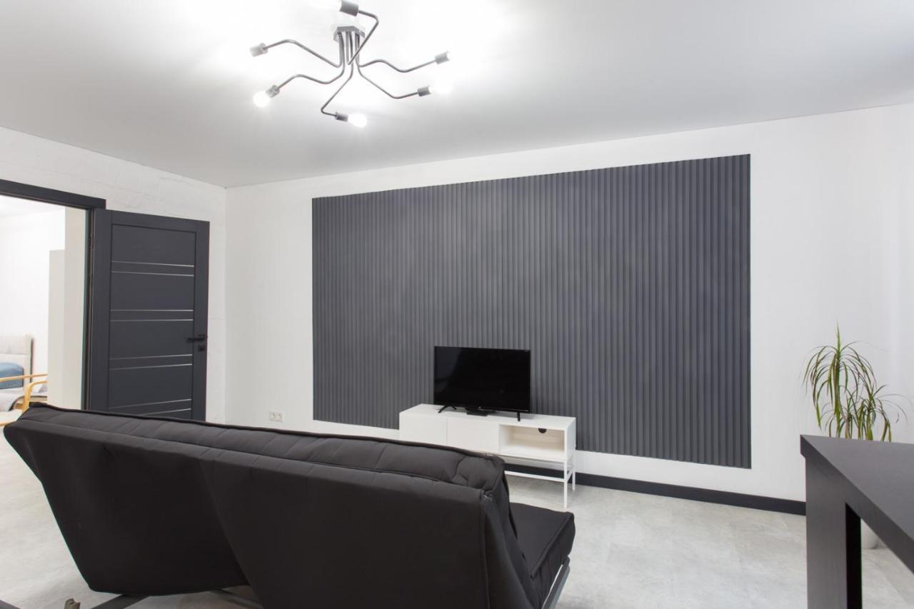 Apartment On 23 Serpnya คาร์คิฟ ภายนอก รูปภาพ